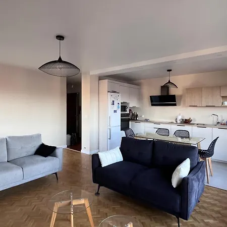 Bright With Balcony In Apartment