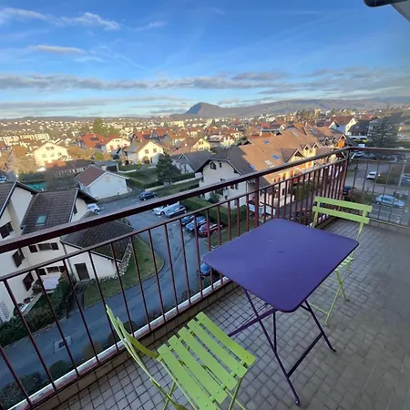 Bright With Balcony In Annecy