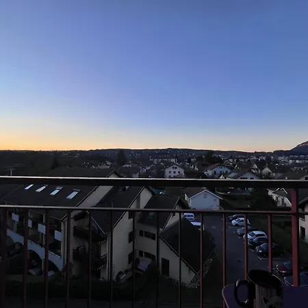 Lägenhet Bright With Balcony In *